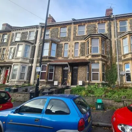 Rent this 6 bed townhouse on 11 Merchants Road in Bristol, BS8 4QB