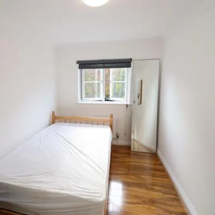 Image 1 - Shearwater Close, Galleons Drive, London, IG11 0GU, United Kingdom - House for rent