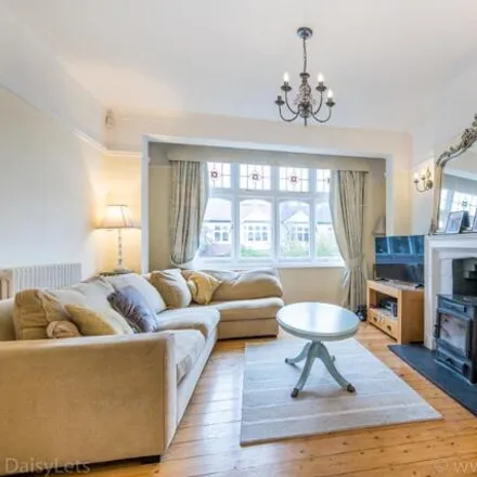 Rent this 4 bed duplex on Woodcombe Crescent in London, SE23 3LU