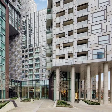 Rent this 1 bed apartment on Duckman Tower in 3 Lincoln Plaza, Millwall