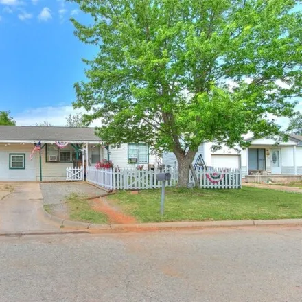 Buy this 3 bed house on 3863 Southwest 38th Street in Oklahoma City, OK 73119