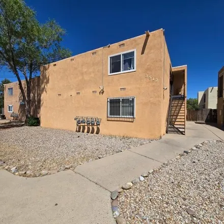 Image 3 - 3574 Lafayette Drive Northeast, Albuquerque, NM 87107, USA - House for rent