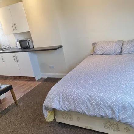 Rent this 1 bed apartment on Wellington Road in London, CR0 2SH