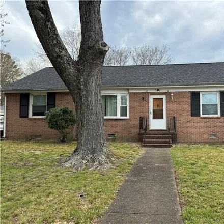 Rent this 3 bed house on 904 Forestview Drive in Colonial Heights, VA 23834