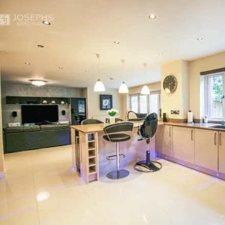 Image 9 - New Tempest Road, Bolton, BL6 4ER, United Kingdom - House for sale