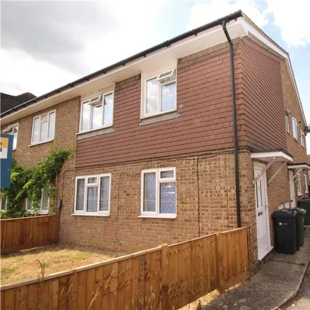 Rent this 2 bed apartment on Lynwood in Guildford, GU2 7NY