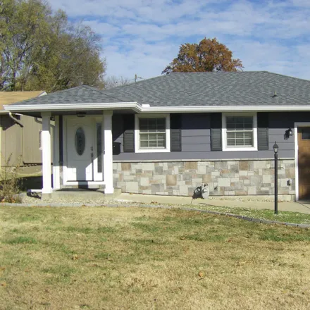 Buy this 3 bed house on 408 Southwest 27th Street in Topeka, KS 66611