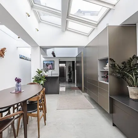 Rent this 6 bed house on 63 Roman Road in London, E2 0QN