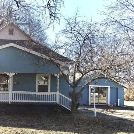 Buy this 2 bed house on 964 East 9th Street in Pittsburg, KS 66762