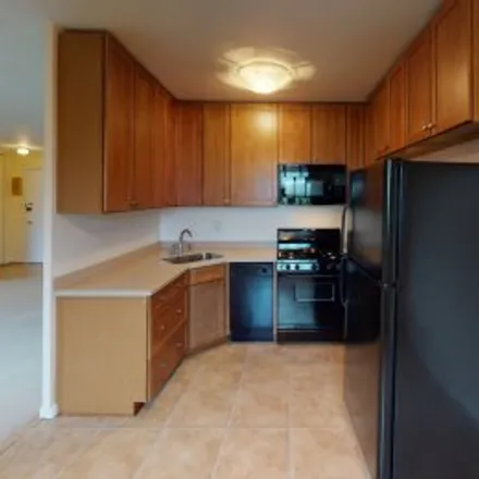 Buy this studio apartment on #717,1300 South Arlington Ridge Road in Arlington Ridge, Arlington