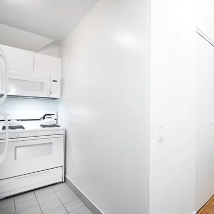 Image 4 - Crumbl Cookies, 1193 3rd Avenue, New York, NY 10022, USA - House for rent