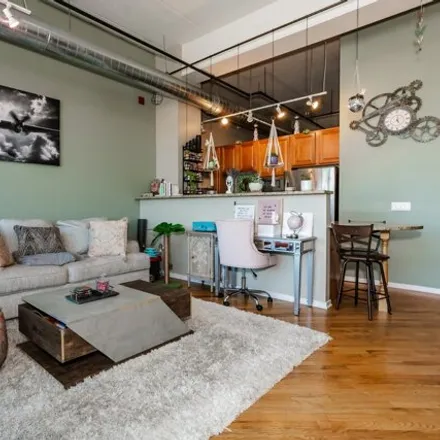 Image 5 - Paramount Lofts Condominium, 1645 West Ogden Avenue, Chicago, IL 60612, USA - Condo for sale