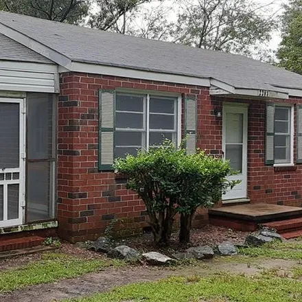 Buy this 2 bed house on 2203 Simmons Avenue in Columbus, GA 31903