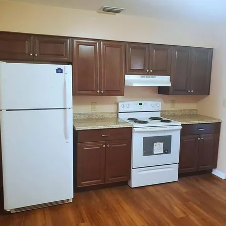 Rent this 3 bed apartment on 127 Owens Circle South in Auburndale, FL 33823