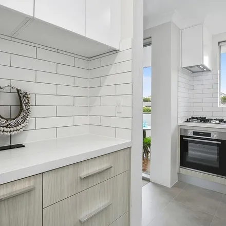 Image 6 - Ronald Avenue, Freshwater NSW 2096, Australia - Apartment for rent