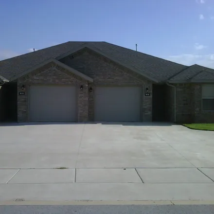 Rent this 3 bed house on 918 Oakwood Lane