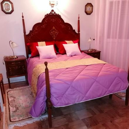 Rent this 2 bed room on EB 2-3 Fernando Pessoa in Rua Cidade de Carmona, 1800-081 Lisbon