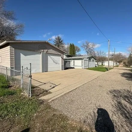 Image 3 - 901 5th Street Northeast, Minot, ND 58703, USA - House for sale