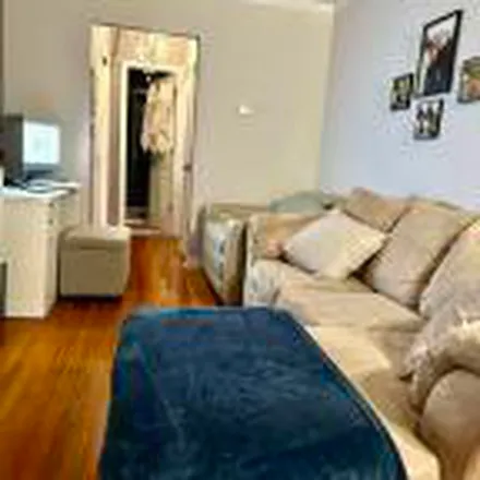 Rent this 2 bed apartment on 165 Cromwell Avenue in New York, NY 10304