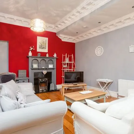 Rent this 3 bed apartment on Hanover Street in City of Edinburgh, EH2 2EN