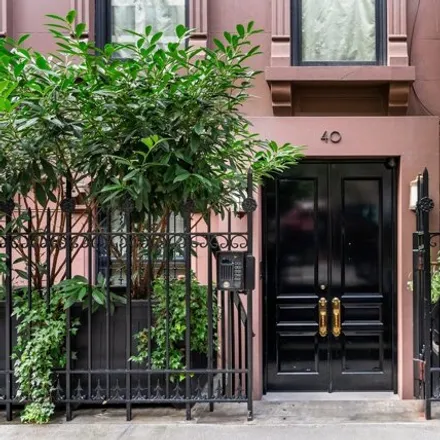 Image 2 - 40-31 73rd Street, New York, NY 11377, USA - Townhouse for sale