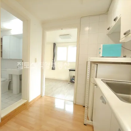 Rent this 2 bed apartment on 서울특별시 강남구 역삼동 777-22