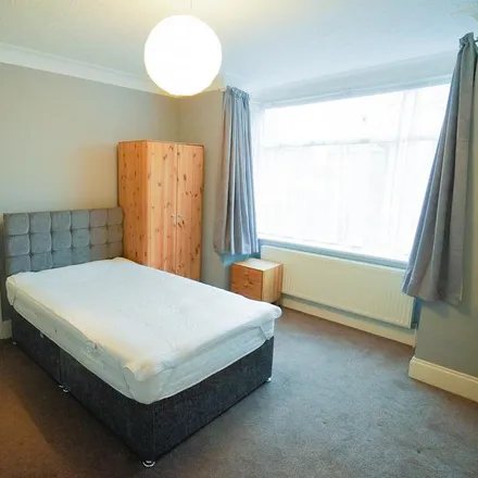 Rent this 1 bed room on Old Lane Moorhouse Avenue in Old Lane, Leeds