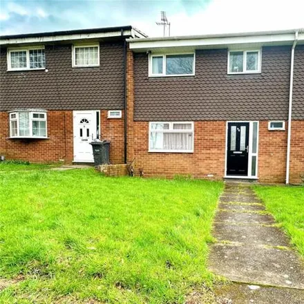 Buy this 3 bed townhouse on Heron Road in Bristnall Hall Fields, B68 8AQ