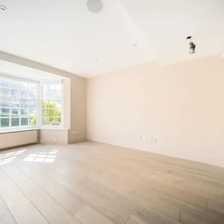 Image 4 - Gurney Drive, London, N2 0DG, United Kingdom - Duplex for rent