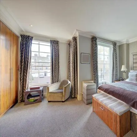 Image 9 - Lindsay Square, London, SW1V 3SB, United Kingdom - Townhouse for sale