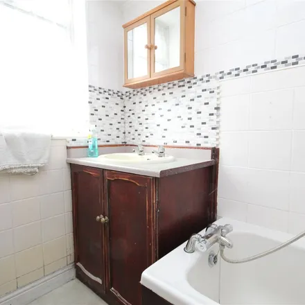 Image 5 - Hobart Road, London, RM9 5ND, United Kingdom - Apartment for rent