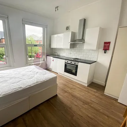 Rent this studio apartment on 5 Manstone Road in London, NW2 3XH