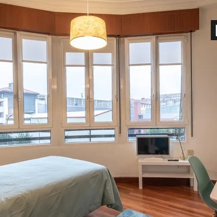 Rent this 4 bed room on Calle María Díaz de Haro / Maria Diaz Haroko kalea in 36, 48010 Bilbao
