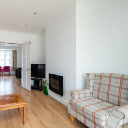 Image 4 - Kew Crescent, London, SM3 9RT, United Kingdom - House for sale