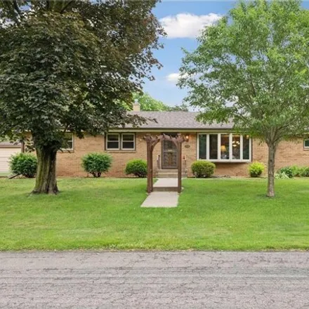 Buy this 3 bed house on 1758 Edgehill Rd in Maplewood, Minnesota