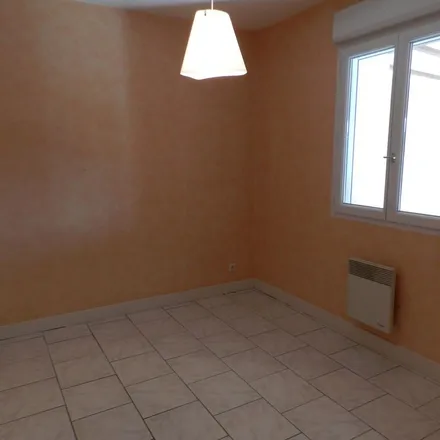 Image 4 - 1 Place Jeanne Bourg, 46100 Figeac, France - Apartment for rent
