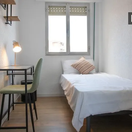 Rent this 3 bed room on Calle Virgen de Icíar in 15, 28921 Alcorcón