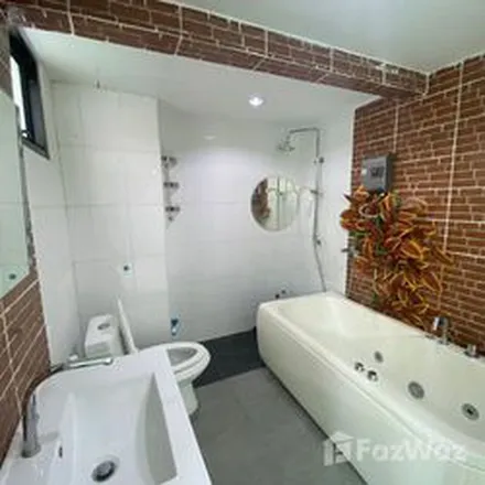 Rent this 1 bed townhouse on Baron Residence Hotel in Lat Phrao 130, Bang Kapi District