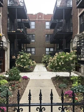 Rent this 1 bed condo on 1133-1151 West Grace Street in Chicago, IL 60613