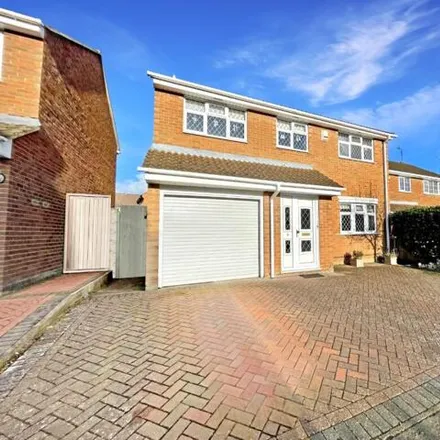 Buy this 4 bed house on Thornage Close in Luton, LU2 7AT