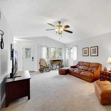 Image 3 - 1420 Strawberry Hill Drive, Lockport, IL 60441, USA - House for sale