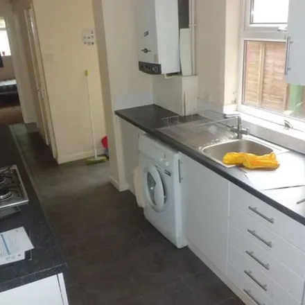 Rent this 5 bed apartment on 18 Luton Road in Selly Oak, B29 7BN
