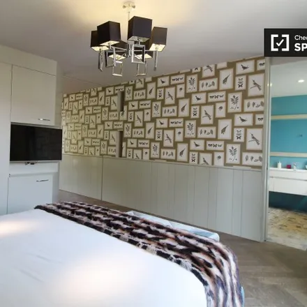 Rent this 1 bed apartment on École Les Marronniers in Rue Fétis - Fétisstraat 29, 1040 Etterbeek