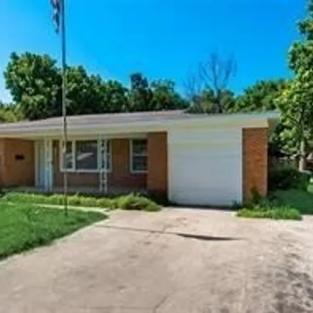 Image 3 - 1706 E Garnett St, Gainesville, Texas, 76240 - House for sale