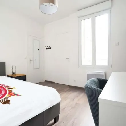 Rent this 1 bed apartment on 86 Rue Ponsardin in 51100 Reims, France