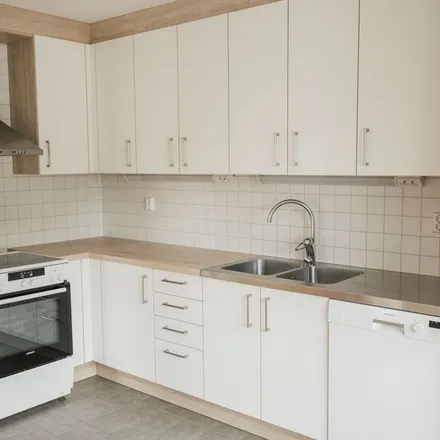 Rent this 3 bed apartment on Pyntvägen in 295 31 Bromölla, Sweden