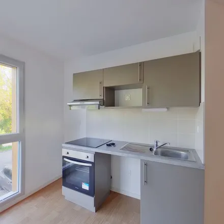 Rent this 3 bed apartment on 3 Rue du 19 Mars 1962 in 86000 Poitiers, France