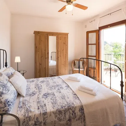 Rent this 5 bed apartment on Ascensor in Avenida del Compás, 29650 Mijas