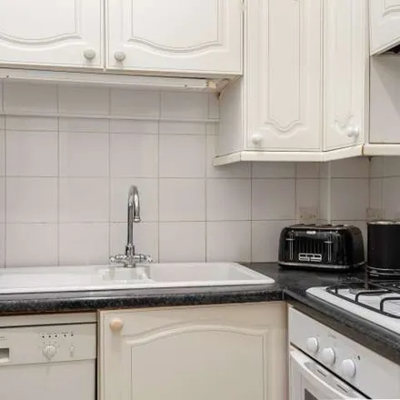 Image 4 - 53 Courtfield Gardens, London, SW5 0ND, United Kingdom - Apartment for rent