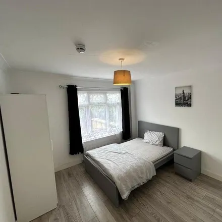 Image 4 - Ardwell Avenue, London, IG6 1AN, United Kingdom - Room for rent